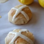 Lemon Hot Cross Buns | lemonsforlulu.com