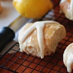 Lemon Hot Cross Buns | Lemonsforlulu.com
