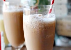 Quick and easy iced mocha latte! www.lemonsforlulu.com