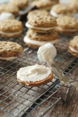 Who needs a s&acirc;mores? How about a S&acirc;mores oatmeal cream pie instead! www.lemonsforlulu.com