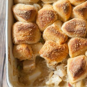 This chicken pot pie is so kid friendly and kid approved! The biscuit topping makes this chicken pot pie come tomgether quickly. It’s a great way to get kids cooking! www.lemonsforlulu.com