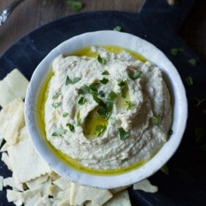A white bean dip that is so smooth and creamy with a little jalapeno kick ! www.lemonsforlulu.com