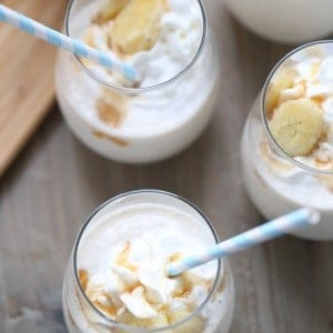 Banana’s Foster collides with a smoothie in this simple and elegant drink! This roasted banana smoothie is sinfully rich and delcious but light enough to keep guilt at bay! lemonsforlulu.com #IDelight