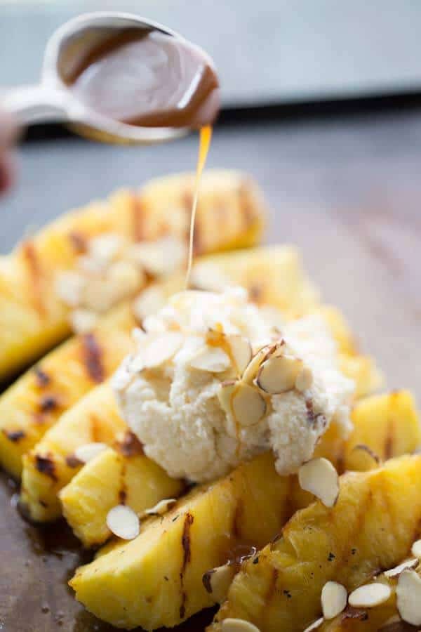 What is an easy recipe for grilled pineapple slices?