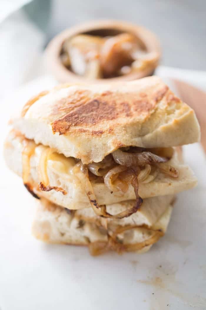 French onion grilled cheese taste like the famous soupl.. but better! lemonsforlulu.com
