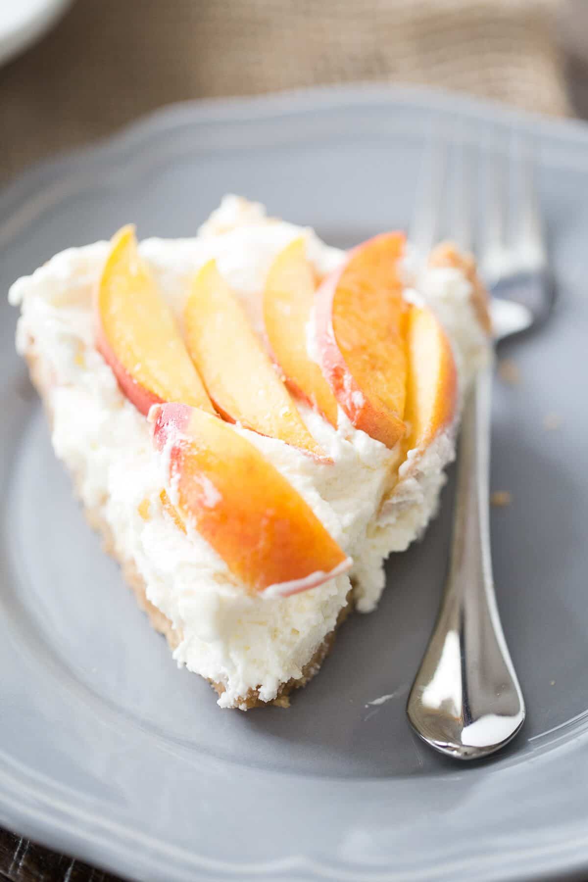 Fresh Peach Pie - LemonsforLulu.com
