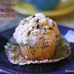 Fluffy orange scented muffins with chocolate chips and sweet streusel! lemonsforlulu.com