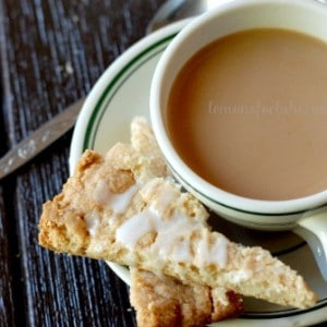 These cinnamon shortbread are perfect with coffee! The pumpkin spice drizzle makes them extra special. www.lemonsforlulu.com #shop