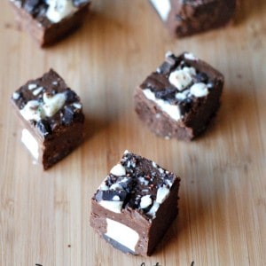 Chocolate fudge made with Hershey’s Peppermint Bark Bells www.lemonsforlulu.com