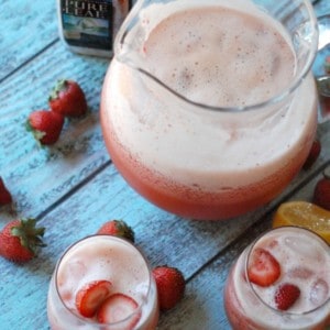 Iced tea simply blended with fresh strawberries and tart lemonade! www.lemonsforlulu.com