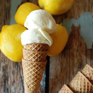 Homemade ice cream couldn’t be simpler with this no machine lemon buttermilk ice cream! www.lemonsforlulu.com