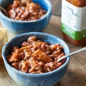 This chili recipe is a kicked Creole dish with andouille sausage and ground turkey! Great game day grub! www.lemonsforlulu.com