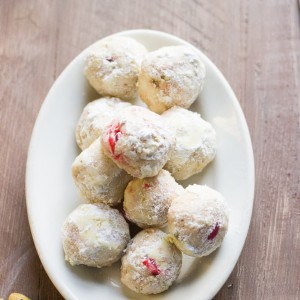 The classic Christmas snowball cookie gets all dressed up. Pistachio nuts and maraschino cherries makes these cookies festive and fun! www.lemonsforlulu.com