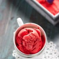 Fall in love with the creamy, cool and smooth red velvet cheesecake gelato. It will make you melt! lemonsforlulu.com