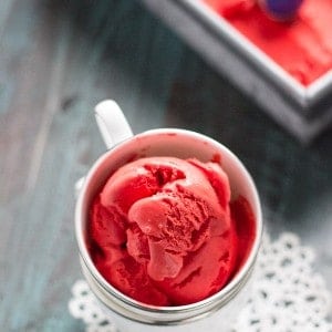 Fall in love with the creamy, cool and smooth red velvet cheesecake gelato. It will make you melt! lemonsforlulu.com