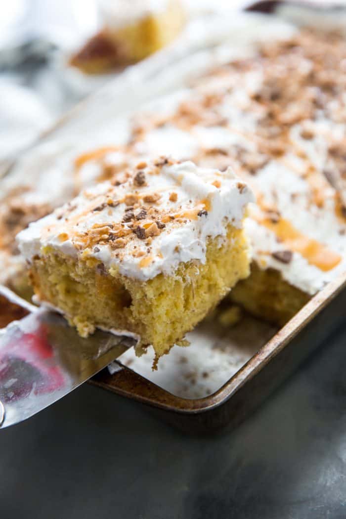 toffee banana poke cake