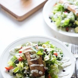A simple grilled mahi mahi salad with the tropical flavors of pineapples and mangos! lemonsforlulu.com