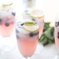 This easy vodka lemonade recipe is cool and refreshen with it's fresh sweet blueberries, cool mint and blueberry vodka. lemonsforlulu.com