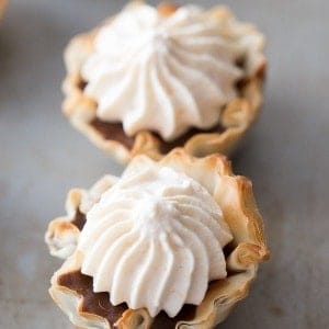 Mini Nutella no bake pies are perfect little bites! They are little but rich especially with the luscious pumpkin whipped cream! lemonsforlulu.com