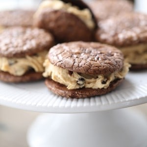 Chocolate Peanut Butter Sandwich Cookies are rich and decadent dessert! lemonsforlulu.com