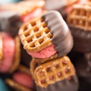 Red Velvet flavored cheesecake filling is surrounded by crunchy pretzels! The chocolate is icinging on the top!