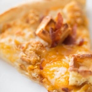 Easy chicken and waffles homemade pizza recipe will satisfy all your chicken and waffles cravings!