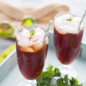 This pomegranate green tea is the perfect refresher for those hot summer days!
