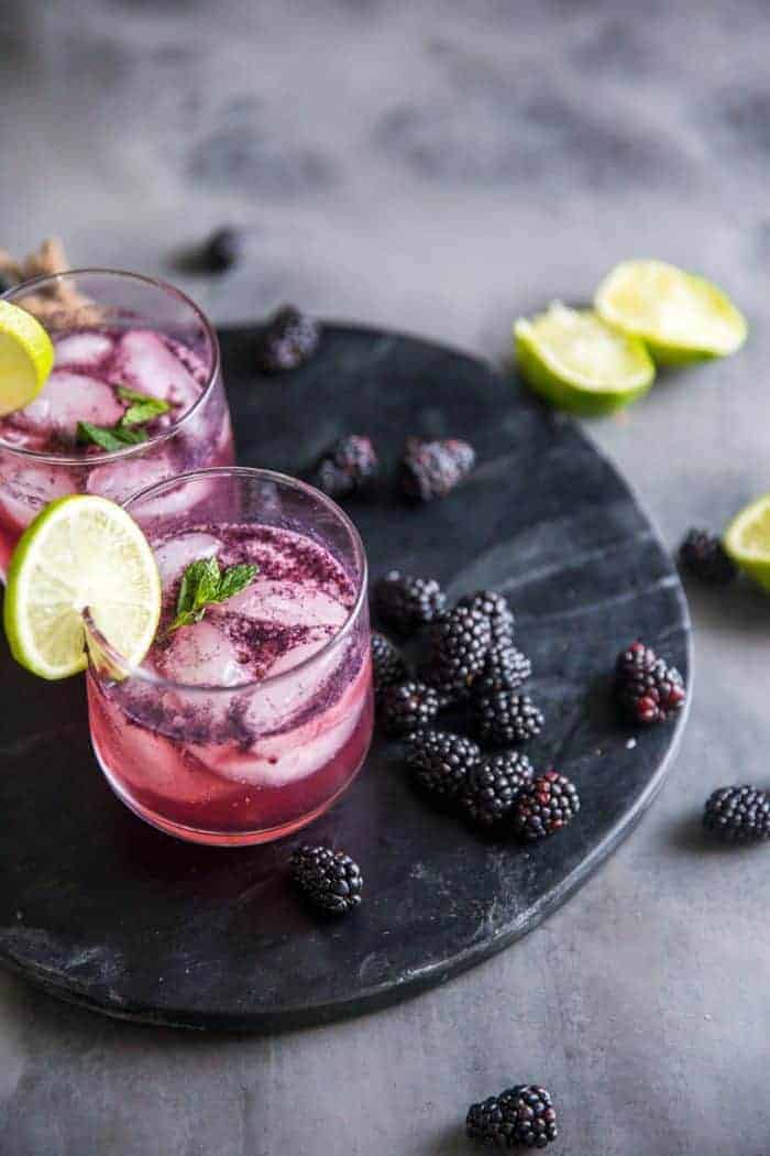 blackberry bourbon fizz cocktail
