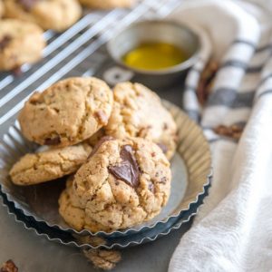 chocolate chip walnut cookies close