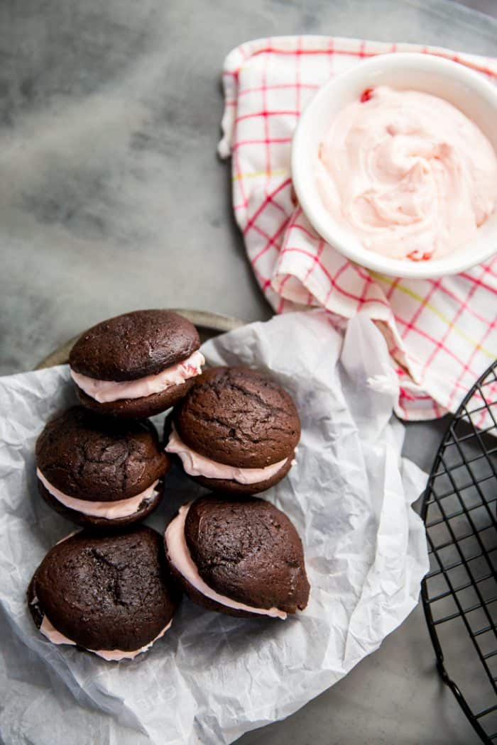chocolate whoopie pie recipe with cherry filling