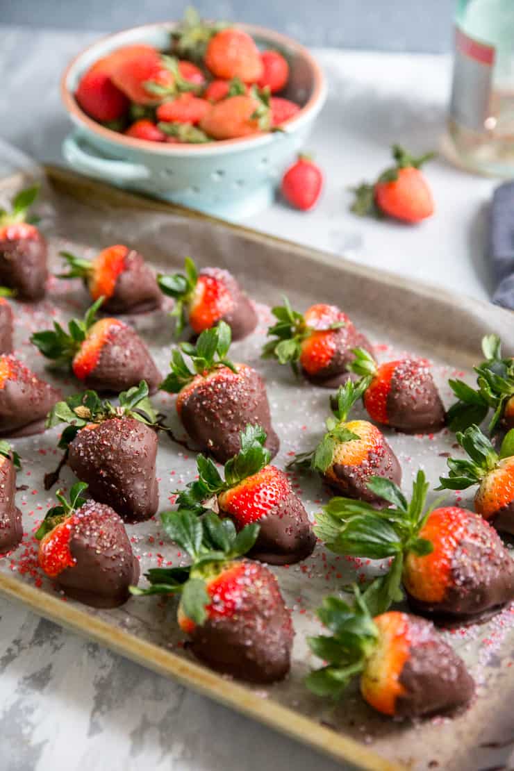 Pink Champagne Chocolate Covered Strawberries | LemonsforLulu.com