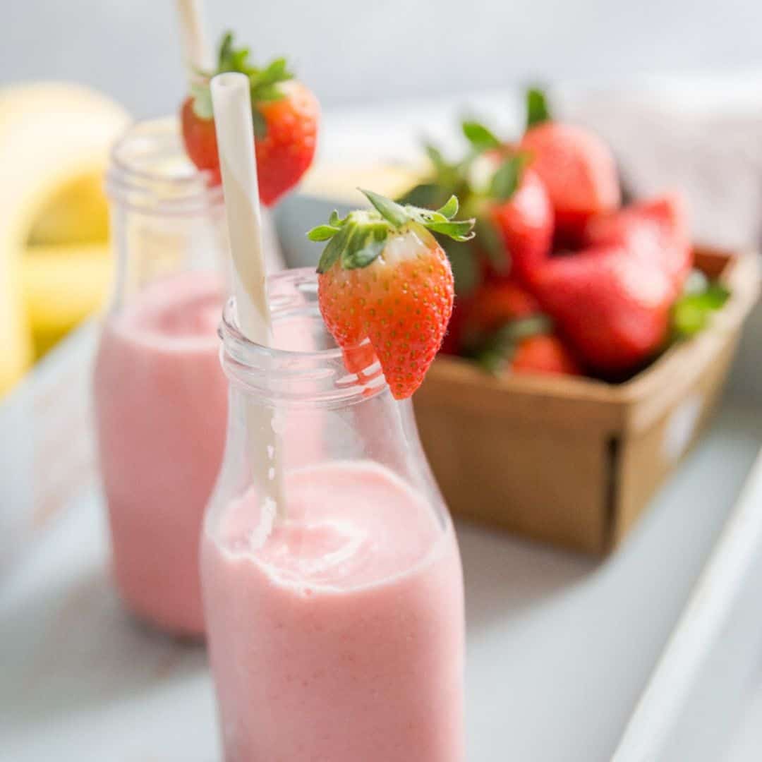 Strawberry Banana Smoothie Recipe | LemonsforLulu.com