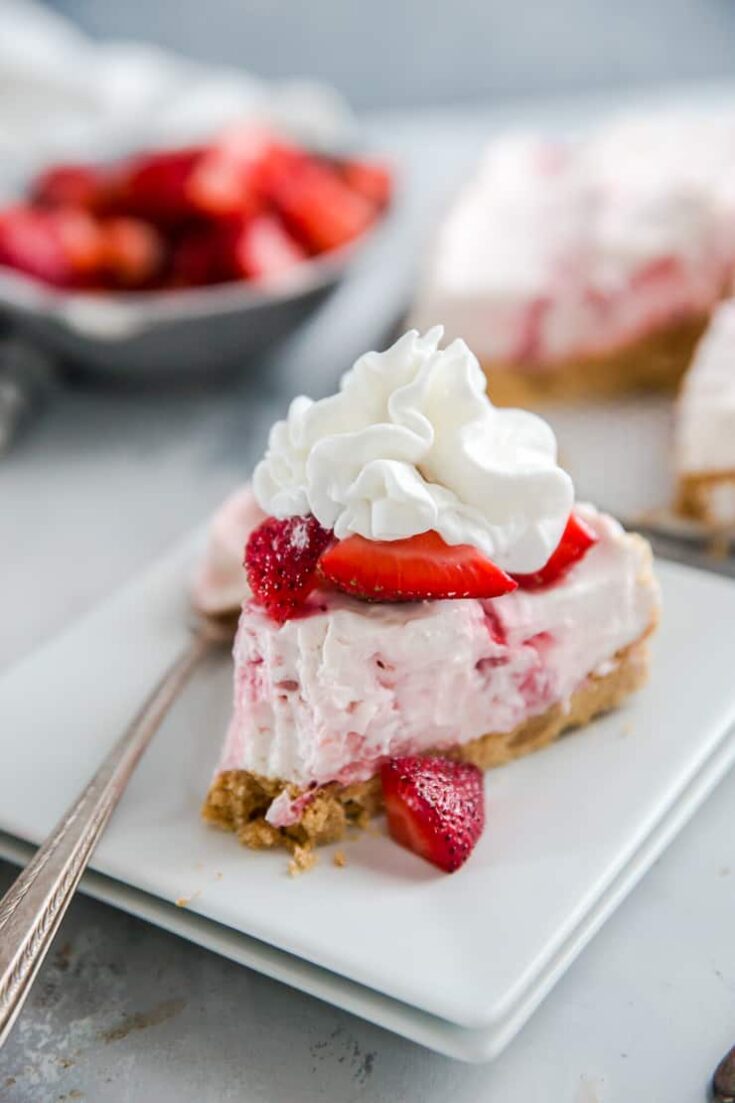 No-Bake Strawberry Cheesecake - LemonsforLulu.com